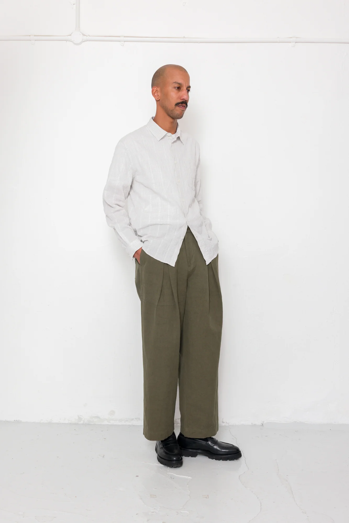 Easy Fit Trouser - Dark Olive Slub Linen - Image 6